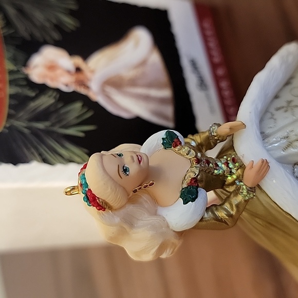 Holiday Barbie Ornament 1994 - Picture 2 of 12
